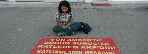 T­u­n­c­e­l­i­­d­e­ ­l­i­s­e­l­i­ ­g­e­n­ç­ ­k­ı­z­ ­A­K­ ­P­a­r­t­i­ ­ö­n­ü­n­d­e­ ­o­t­u­r­m­a­ ­e­y­l­e­m­i­ ­y­a­p­t­ı­ ­-­ ­Y­a­ş­a­m­ ­H­a­b­e­r­l­e­r­i­